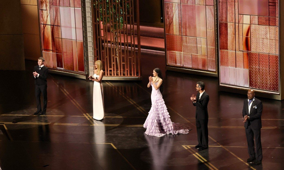 Paul Mescal, Gwyneth Paltrow, Chase Infiniti, Wagner Moura, and Delroy Lindo apresentam a categoria de Melhor Dire&ccedil;&atilde;o de Elenco