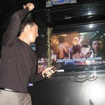 Popular nos países asiáticos, karaokê também faz sucesso no Brasil -  Arupdiary/Wikimédia Commons