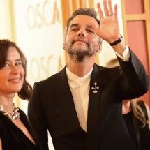 Wagner Moura chega ao tapete vermelho do Oscar - AFP