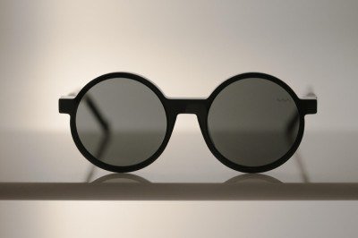 <p>Os óculos escuros vão além da moda. Sua história envolve inovação tecnológica, hábitos sociais e cuidados com a saúde, especialmente na proteção dos olhos contra a luz intensa.</p>
 -  (crédito: Pixabay)