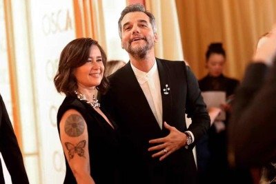 Wagner Moura e a esposa, Sandra Delgado, na cerim&ocirc;nia do Oscar -  (crédito: AFP)