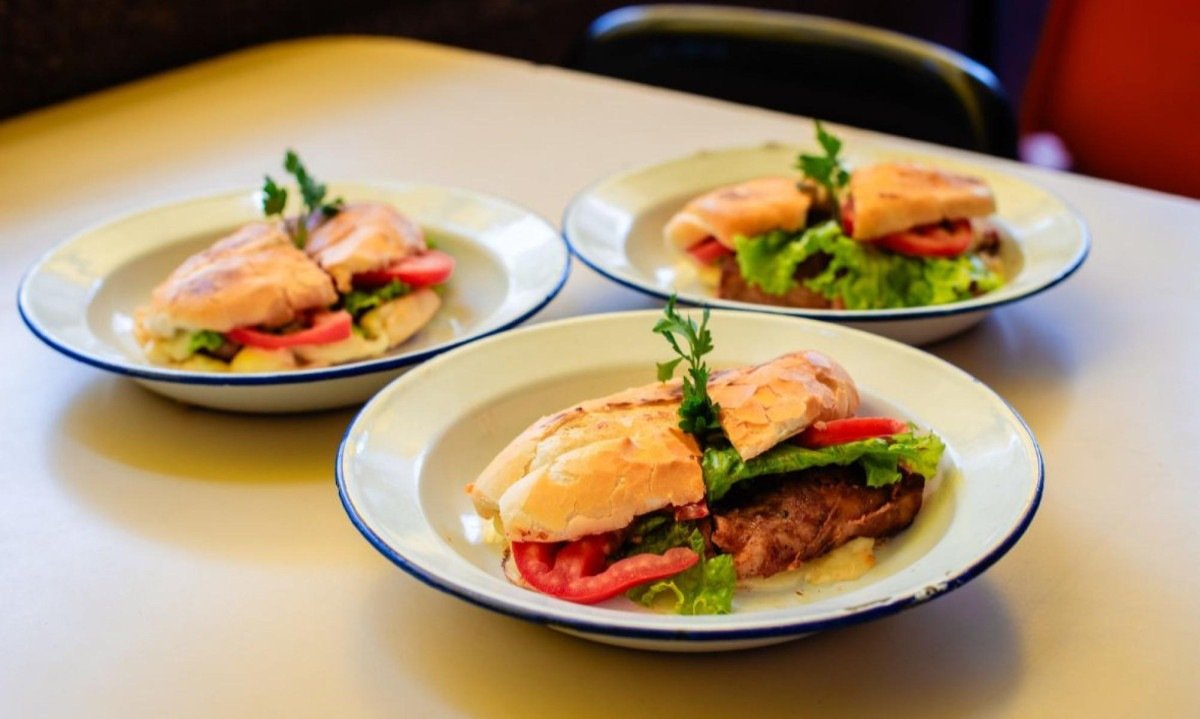 O sandu&iacute;che servido pelo Feij&atilde;o Restaurante na China ser&aacute; recheado com lingui&ccedil;a artesanal