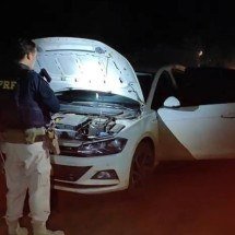 Vítima de sequestro é resgatada em porta-malas de carro na BR-116 - PRF