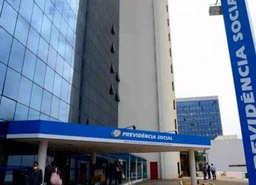 Com o envelhecimento da população brasileira, é urgente reequilibrar a previdência social -  (crédito: Marcello Casal Jr/Agência Brasil)