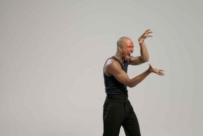 Maxmiler Junio apresenta pela primeira vez seu espetáculo autoral, hoje à noite, no Teatro Marília
 -  (crédito: Plano Sequência/divulgação)