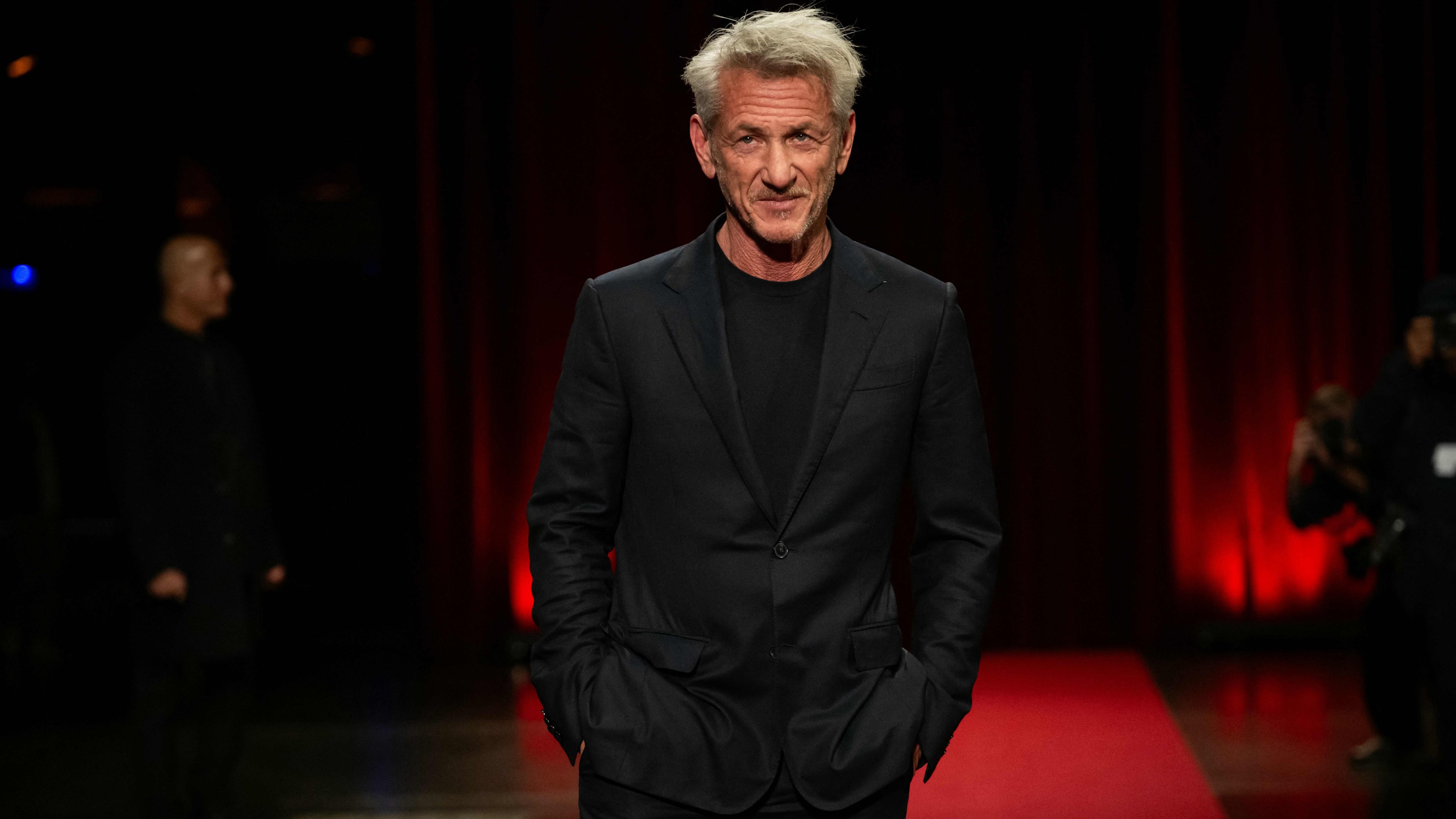 Sean Penn, ator premiado com o Oscar, dedicou-se ao trabalho humanit&aacute;rio da funda&ccedil;&atilde;o CORE na Ucr&acirc;nia. -  (crédito: ARNAUD FINISTRE / AFP)