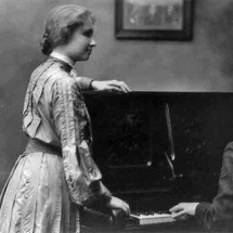 A trajetória de Helen Keller: a primeira pessoa surdocega a concluir o ensino superior -  Domínio Público/Wikimédia Commons