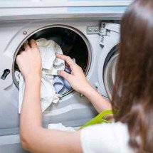 Couro, mochilas e mais: veja o que não é recomendado colocar na máquina de lavar -   Imagem Freepik