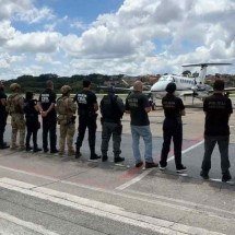 Vídeo: traficante mineiro preso na Bolívia é transferido para BH - Divulga&ccedil;&atilde;o PCMG