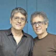 Chico e Mário Adnet lançam tributo bem-humorado a precursores da MPB - Marcelo Corrêa/divulgação