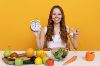 Educação nutricional e mudanças graduais de hábitos costumam gerar resultados mais consistentes -  (crédito: FreePik)