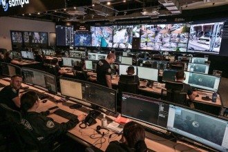 No coração de São Paulo, um 'prisonômetro' mantém uma contagem em tempo real das pessoas presas devido ao maior sistema de reconhecimento facial por IA da América Latina -  (crédito: NELSON ALMEIDA / AFP)