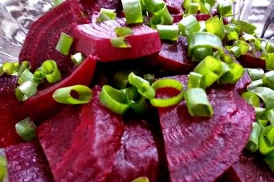 <p>Nossa saúde é reflexo dos alimentos que ingerimos ao longo do dia. Assim, a beterraba é um vegetal rico em vitamina A, betalaína, carotenoides e flavonoides, antioxidantes, que traz inúmeros benefícios aos indivíduos.</p>
 -  (crédito: Duque2010 - Flickr)