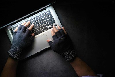 O crime de divulga&ccedil;&atilde;o de conte&uacute;do &iacute;ntimo envolve a&ccedil;&otilde;es digitais com graves puni&ccedil;&otilde;es legais, visando proteger a privacidade e a dignidade das v&iacute;timas. -  (crédito: Pexels)