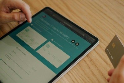 Clientes podem enfrentar falhas ao realizar transfer&ecirc;ncias e outras opera&ccedil;&otilde;es banc&aacute;rias, exigindo aten&ccedil;&atilde;o aos passos para resolver problemas. -  (crédito: Pexels)