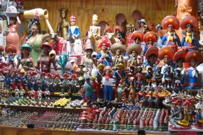 <p>19 de março é Dia do Artesanato. O Brasil tem uma grande diversidade e riqueza cultural em sua arte popular devido à miscigenação de diferentes povos, como indígenas, africanos e europeus, que influenciaram as técnicas e os estilos presentes em todo o país. Essa combinação de heranças culturais deu origem a peças que carregam significados históricos, simbólicos e estéticos, transmitidos de geração em geração. </p>
 -  (crédito: Allan Patrick FlickR wikimedia commons)