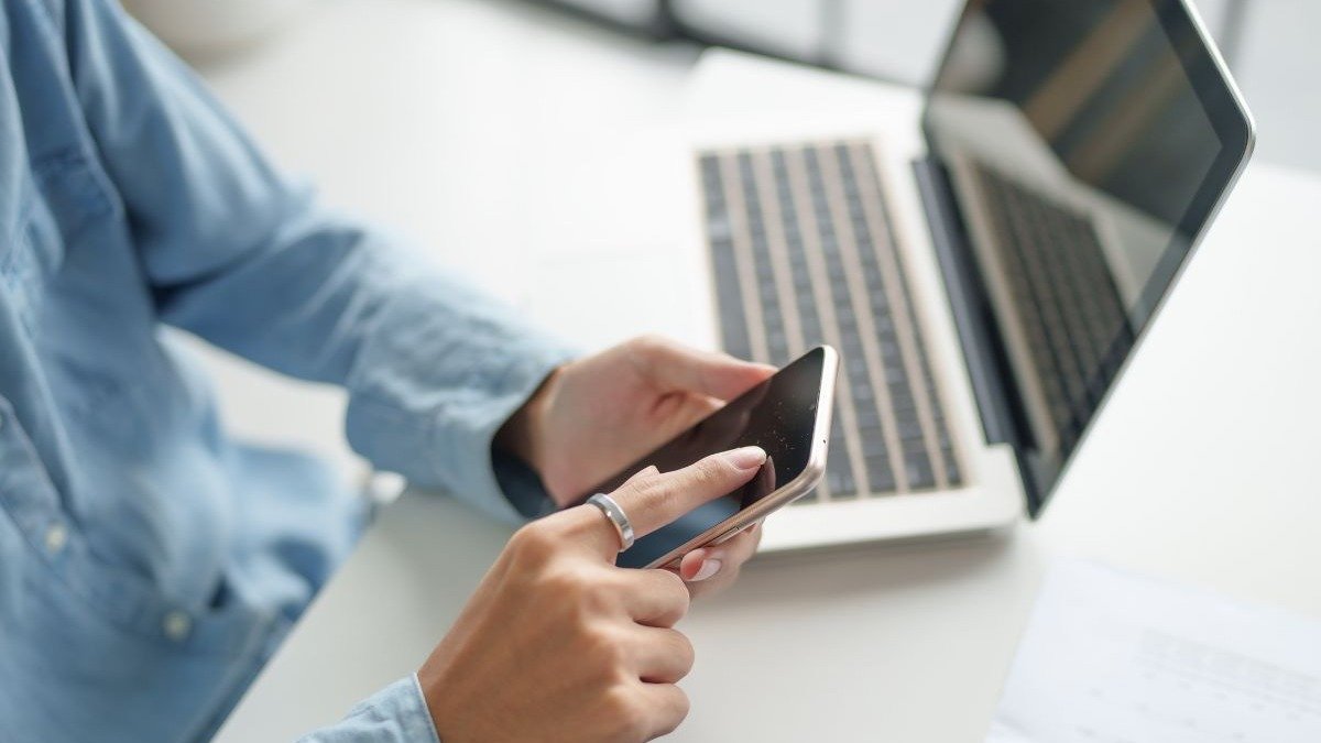 Acesse os servi&ccedil;os p&uacute;blicos de Minas Gerais de forma digital, utilizando seu celular ou computador para diversas opera&ccedil;&otilde;es. -  (crédito: charliepix)