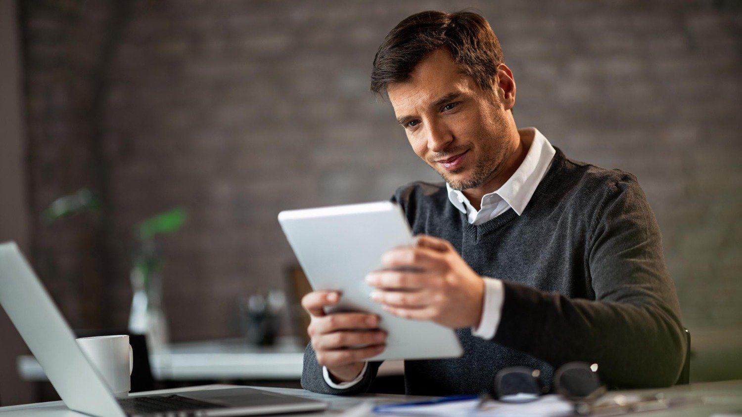 Guia do Imposto de Renda: 3 investimentos isentos em 2026 - Drazen Zigic/ Freepik