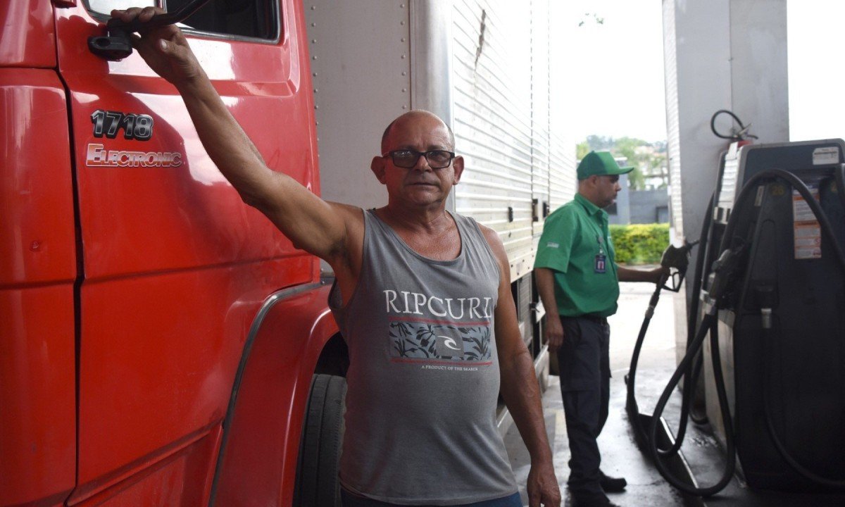 O caminhoneiro Jose Roberto Pereira, 55, acredita que quem paga a conta &eacute; o consumidor final