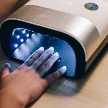 Nova norma restringe produtos usados em unhas de gel na Europa -  Imagem Pexels/Leeloo The First