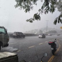 Vídeo: chuva forte atinge região de BH nesta quarta-feira (18/3) - Paulo Galvão/EM/D.A Press