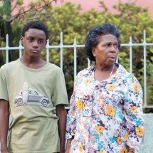 Em ‘Narciso’, garoto preto sonha em ser adotado por brancos ricos