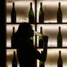 Mortes e internações por uso de álcool crescem entre mulheres - Vivek Prakash/Reuters