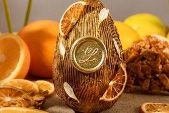 A casca recheada com caramelo de laranja e amêndoas da Lunie tem acabamento com pincel  -  (crédito: Luiza Ferraz/Divulgação)