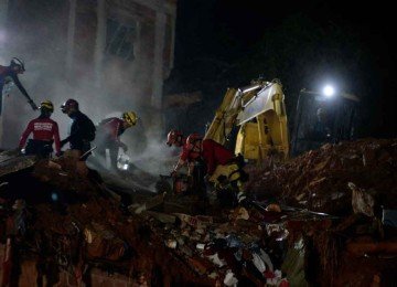Bombeiros durante as buscas em Juiz de Fora, onde 65 pessoas morreram em
deslizamentos e soterramentos provocados pelos temporais do mês passado

 -  (crédito: Túlio Santos/EM/D.A Press – 26/2/26)