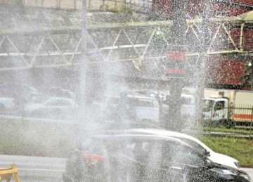 Cálculo do Instituto Trata Brasil leva em conta perdas físicas, como vazamentos, ou por gatos, furtos e erros de medição

 -  (crédito: Jair Amaral/EM/D.A Press – 5/5/25)