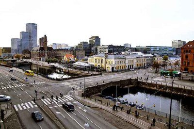 <p>Malmö,  cidade localizada na Suécia, tem um rico patrimônio histórico e é reconhecida pela inovação urbana sustentável. Veja a seguir dados e curiosidades sobre essa cidade europeia.</p>
 -  (crédito: -Jenny Andersson/Wikimédia Commons)