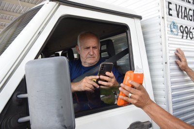 Caminhoneiros se mostram preocupados com a alta do preço do diesel. Na foto, Tindaro Netto, 69, carreteiro, no Bel Posto, no Anel Rodoviario, na Vila Oeste. -  (crédito: Gladyston Rodrigues/EM/D.A. Press)