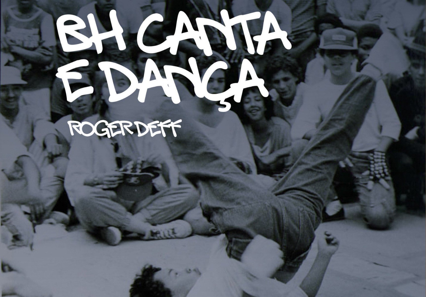 Detalhe da capa do livro 'Negritude, hip-hop e territ&oacute;rio: BH Canta e Dan&ccedil;a' mostra jovem dan&ccedil;ando deitado no ch&atilde;o e jovens sentados no ch&atilde;o, em volta dele