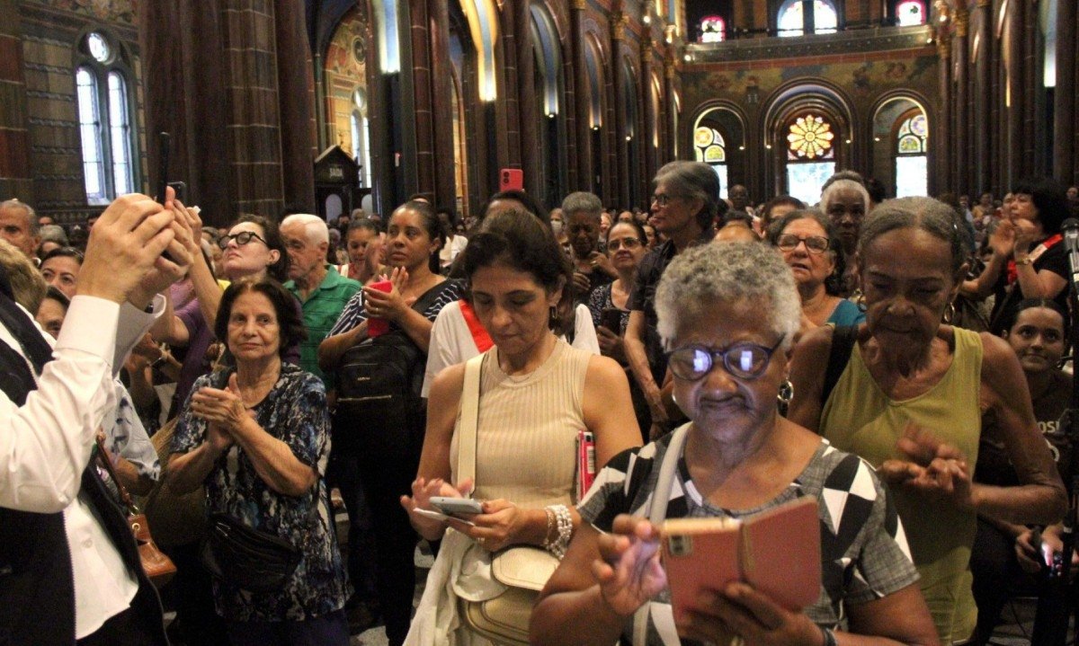 No Santuário Arquidiocesano São José, no Centro da capital, as missas recebem uma multidão de fiéis nesta quinta-feira (19/3)-Jair Amaral/EM/D.A Press
