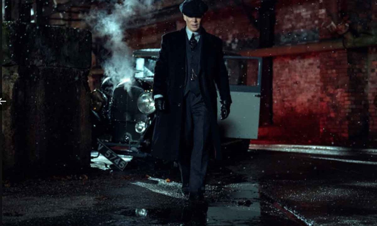 Na trama do filme, Thomas Shelby (Cillian Murphy) interrompe um autoexílio que já durava seis anos e no qual escrevia suas memórias, para entrar novamente em ação - (crédito: Netflix/Divulgação)