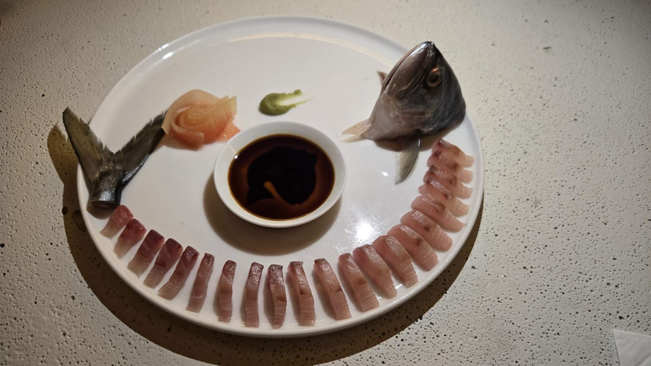 Chef Pedro Soraes, do Puro Oyster Bar, só trabalha com pescados  frescos-Carlos Altman/EM