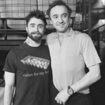Tom Felton e Daniel Radcliffe posam juntos em noite na Broadway - Reprodução/Instagram