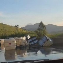 Interdição na BR-381 já chega a 60h após derramamento químico no Sul de MG - Redes Sociais/Reprodução