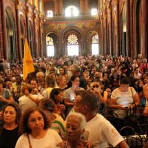 BH: mesmo com chuva, fiéis lotam a igreja dedicada ao pai adotivo de Jesus - Jair Amaral/EM/D.A Press