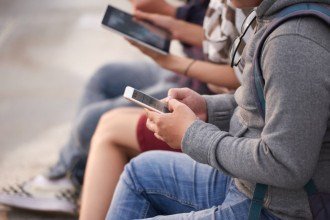 Entre meninas da América Latina, aquelas que não utilizam redes sociais são 65% mais propensas a relatar satisfação completa com a vida  -  (crédito: Freepik)