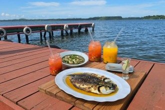 Tainhota e an&eacute;is de lula, frutos do mar servidos pelo Restaurante Cabral, no pier 19, na Lagoa da Concei&ccedil;&atilde;o, em Florian&oacute;polis -  (crédito: Carlos Altman/EM)