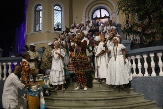 Abertura do 2¡ ano da segunda decada internacional de afrodescendentes (2025-2034). Dia Nacional das Raizes de Matrizes Africanas e Nacoes do Candomble. Ato na escadaria do Colegio Arnaldo seguido de cortejo.  -  (crédito: Marcos Vieira /EM/DA. Press.)