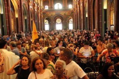 No Santu&aacute;rio Arquidiocesano S&atilde;o Jos&eacute;, no Centro da capital, as missas recebem uma multid&atilde;o de fi&eacute;is nesta quinta-feira (19/3) -  (crédito: Jair Amaral/EM/D.A Press)