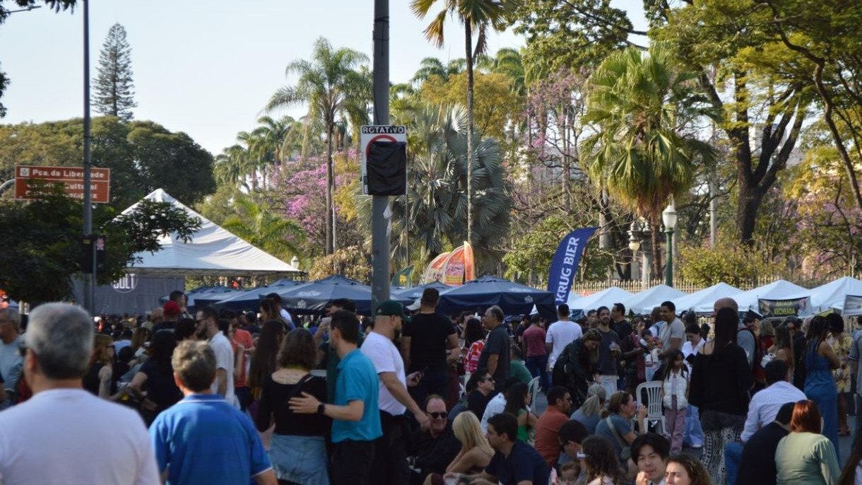 Festival de rua em Belo Horizonte atrai p&uacute;blico para celebrar cultura latina com m&uacute;sica e gastronomia, transformando o espa&ccedil;o urbano. -  (crédito: BH Cult)