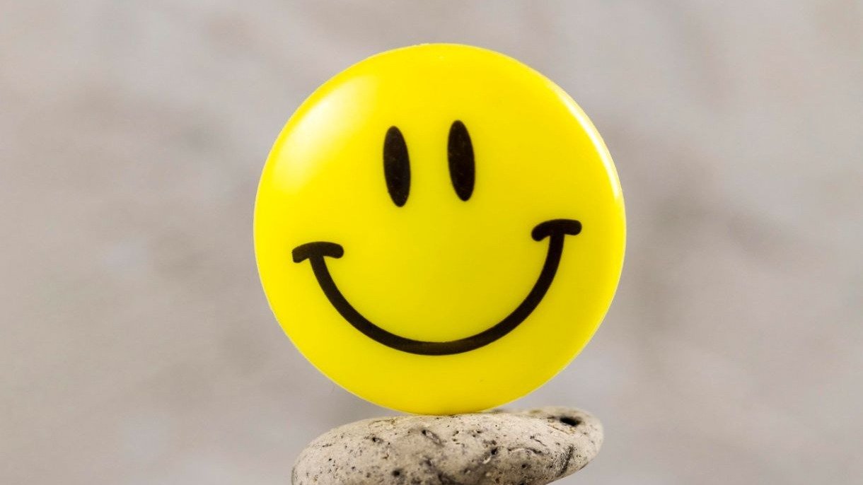 No Brasil, 28% se dizem muito felizes e 52% felizes -  (crédito: FreePik)