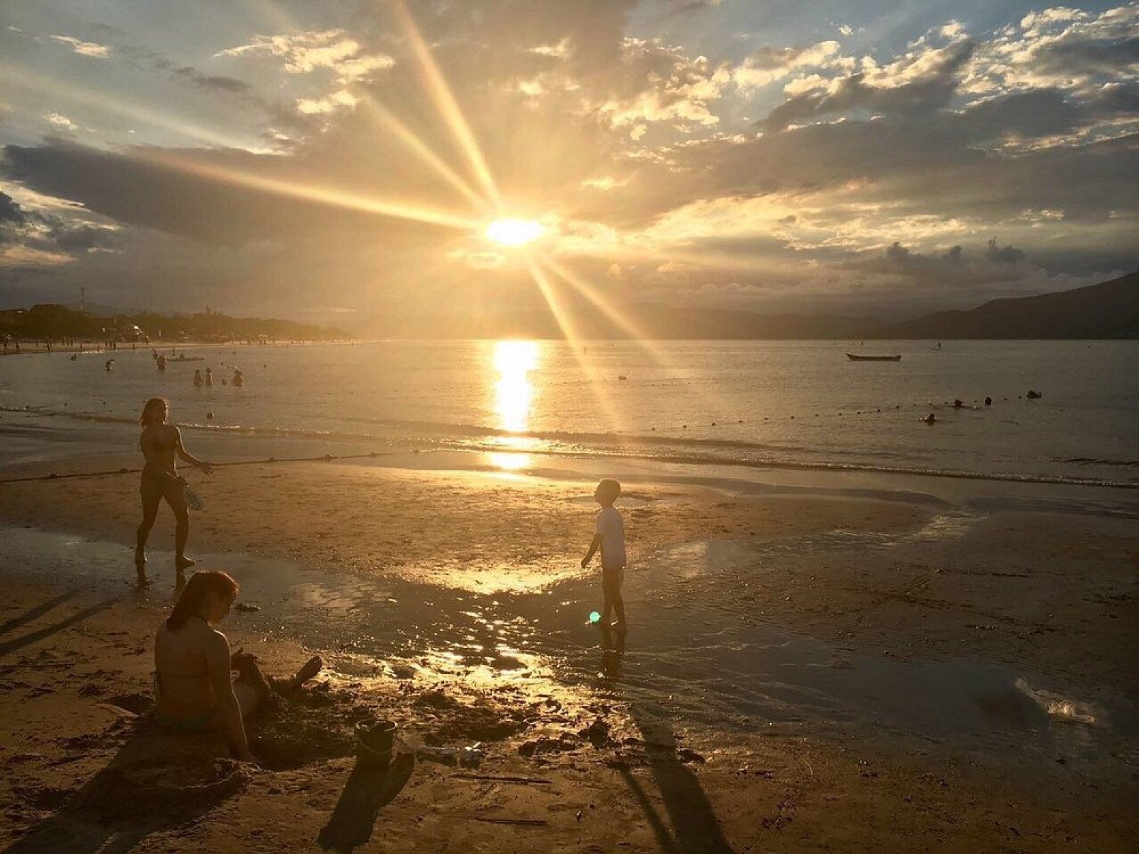 Desconhecida de muitos turistas, Praia da Daniela é um paraíso intocado no litoral Norte de Floripa-TripAdvisor