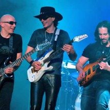 Steve Vai: a trajetória do guitarrista que inicia turnê com Joe Satriani - Mandy Hall/Wikimédia Commons