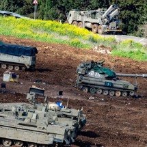 Dólar dispara e Bolsa cai 2% com incertezas sobre guerra do Irã em foco - ODD ANDERSEN / AFP