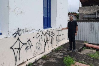 Reitor e pároco, padre Fernando Fagundes pediu às autoridades municipais que instalem câmaras para segurança da Igreja do Rosário, em Santa Luzia -  (crédito: Gustavo Werneck/EM/D.A. Press)