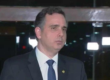 Senador Rodrigo Pacheco (PSD) afirmou que tem ponderado se será candidato ou não ao governo de Minas -  (crédito: Reprodução/TV Senado)